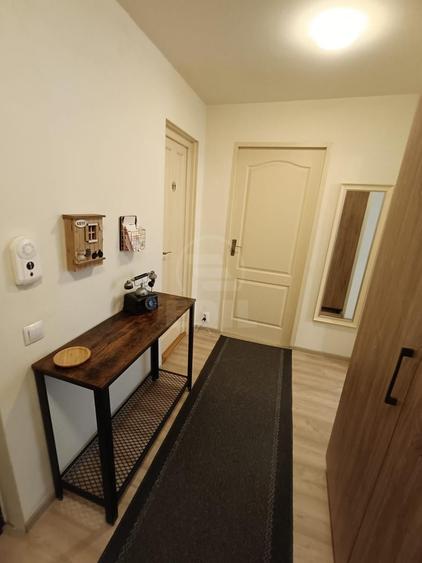 Apartament cu 2 camere semidecomandat în Florești