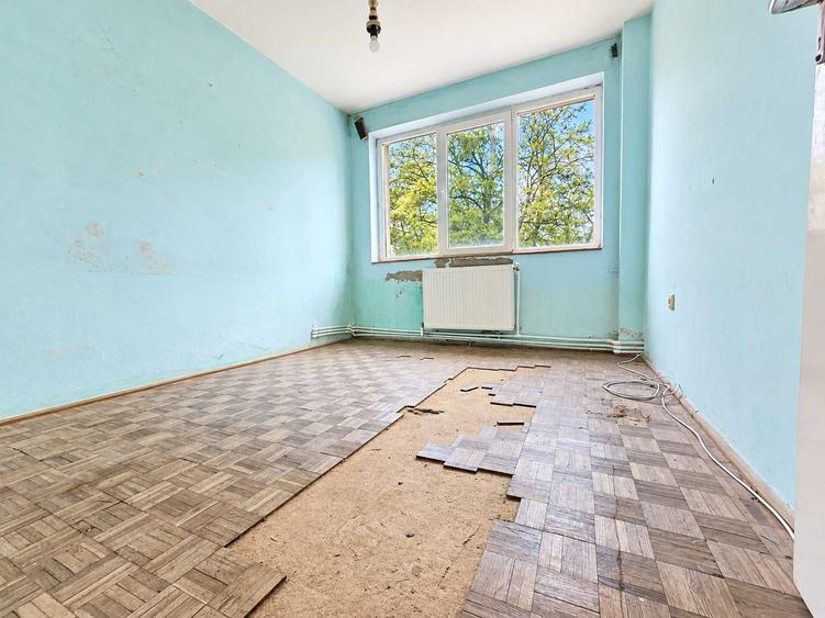 Apartament cu 4 camere semidecomandat în Hipodrom