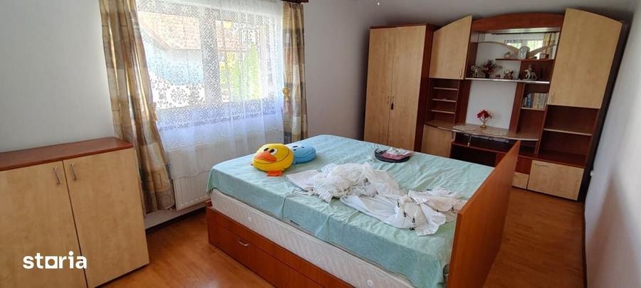 Casă cu 2 camere decomandat cu Teren 200 Mp în Tractorul