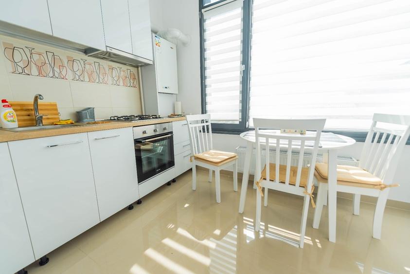 Apartament cu 2 camere decomandat, mobilat în Universitate