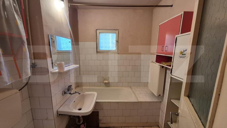 Apartament cu 4 camere semidecomandat, mobilat în Micro 17