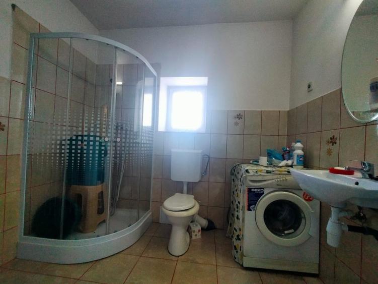 Casă individuală cu 2 camere cu Teren 2980 Mp în Panticeu