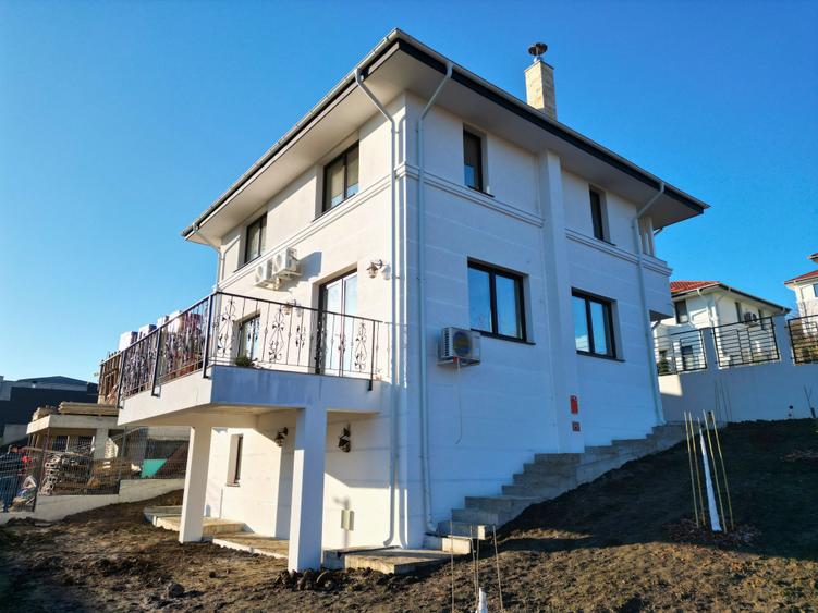Casă individuală cu 5 camere cu Canalizare în Hlincea