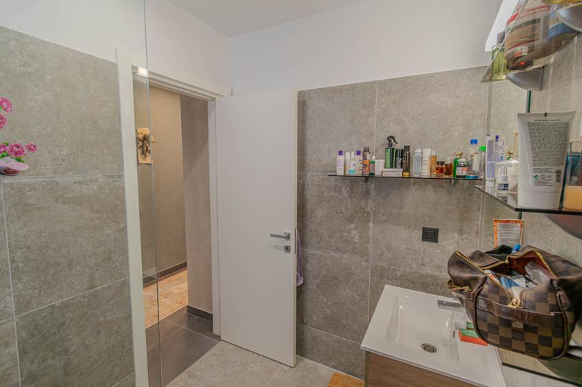 Casă individuală cu 5 camere cu Canalizare în Exterior Nord