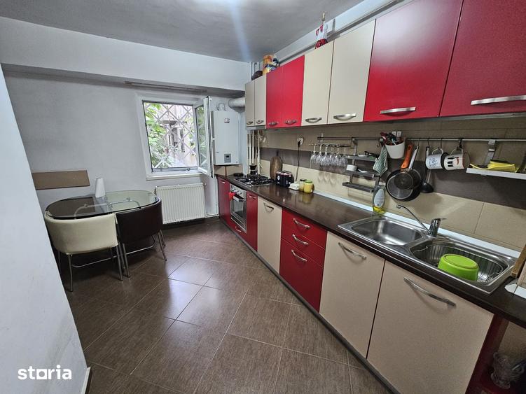 Apartament cu 3 camere semidecomandat în 13 Septembrie