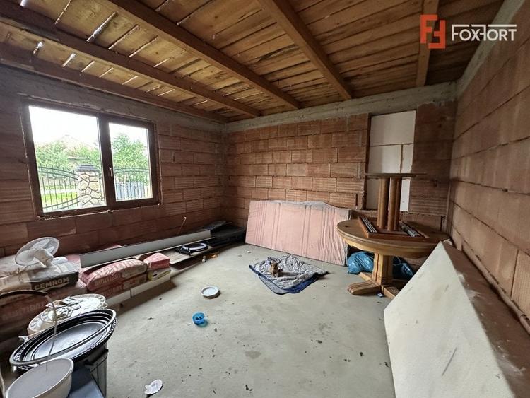 Casă individuală cu 10 camere cu Teren 1560 Mp în Bucovăț (Remetea Mare)