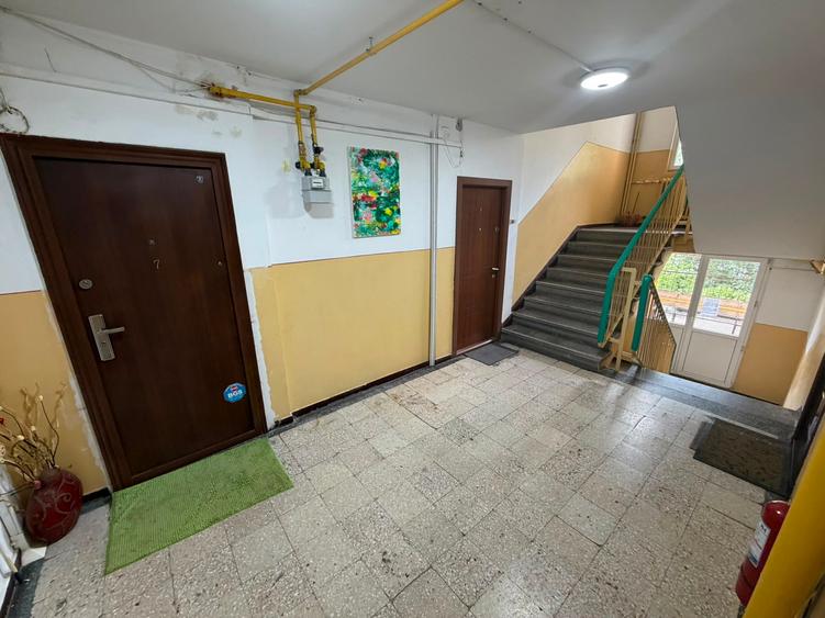 Apartament cu 3 camere semidecomandat în Dristor
