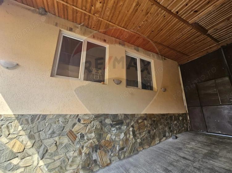 Casă cu 4 camere cu Teren 1371 Mp în Crivina