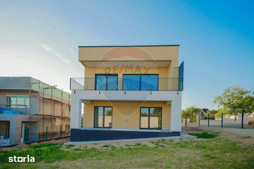 Casă cu 4 camere cu Teren 575 Mp în Iorga