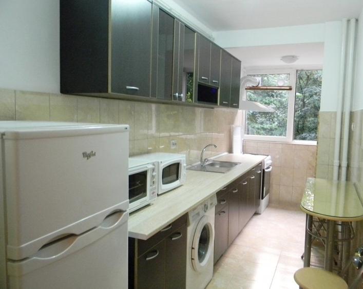 Apartament cu 2 camere semidecomandat în Berceni