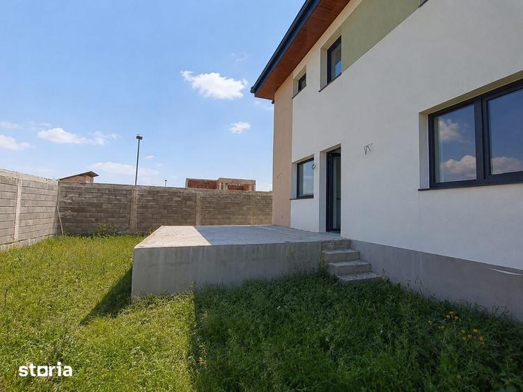 Casă cu 3 camere cu Teren 497 Mp în Cristian