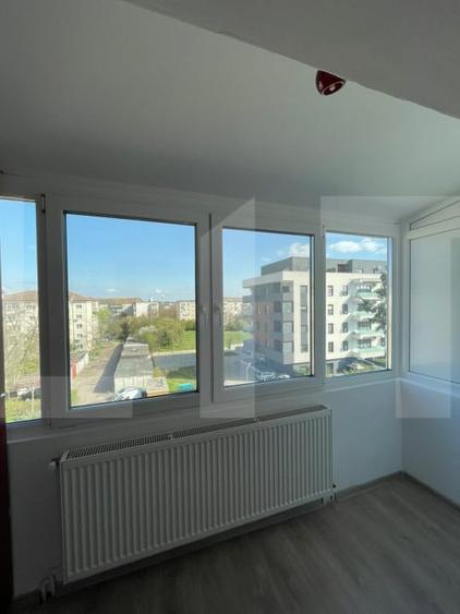 Apartament cu 3 camere semidecomandat, mobilat în Lipovei