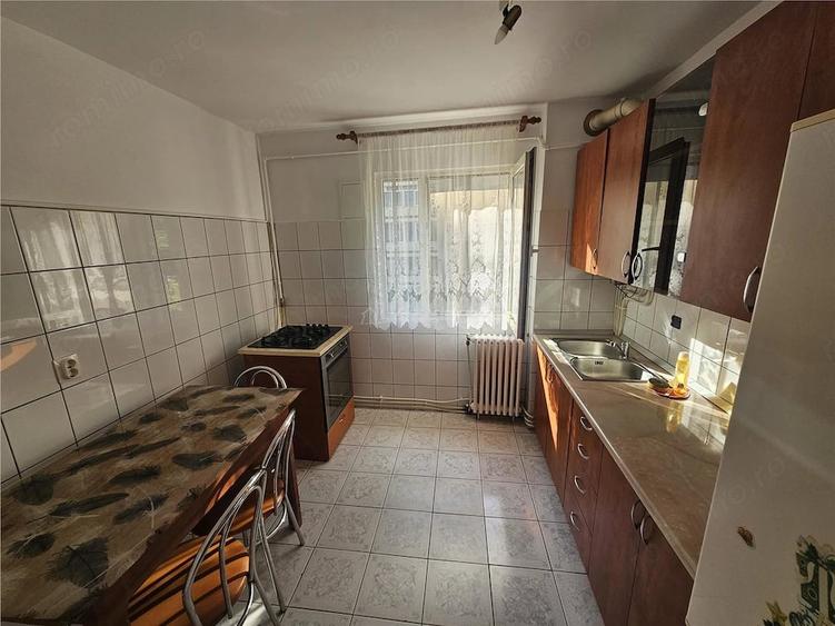 Apartament cu 3 camere semidecomandat în Cuptoare (Reșița)