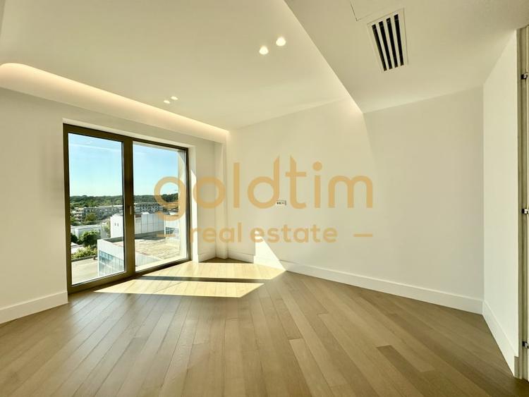 Apartament cu 4 camere decomandat în Pipera