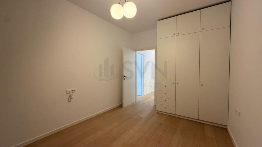Apartament cu 3 camere semidecomandat, mobilat în Băneasa