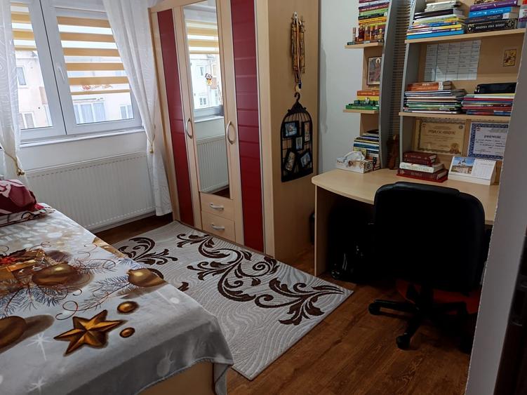 Apartament cu 4 camere decomandat în Central