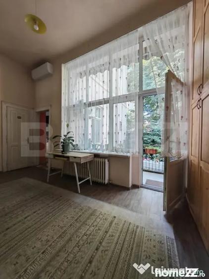 Apartament cu 4 camere decomandat în Central