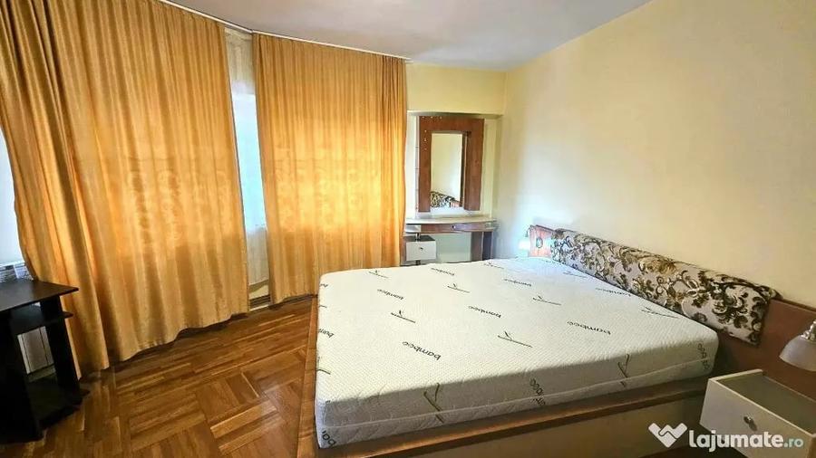 Apartament cu 3 camere decomandat în Independenței