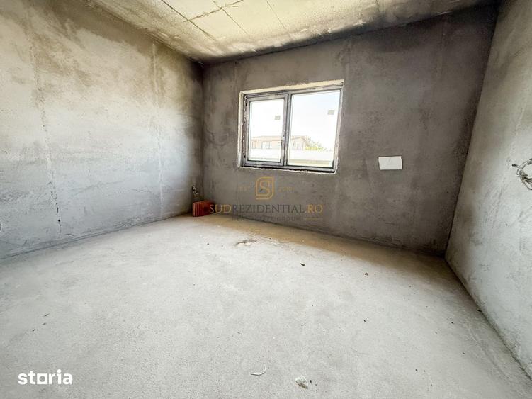 Casă cu 5 camere cu Teren 334 Mp în Vidra