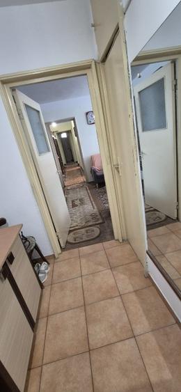 Apartament cu 4 camere semidecomandat, mobilat în Hipodrom