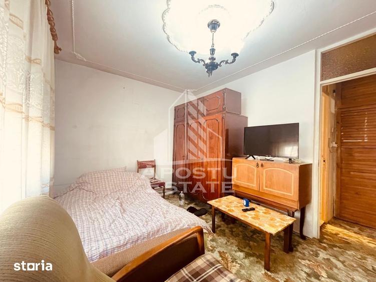 Apartament cu 2 camere semidecomandat, mobilat în Pârneava