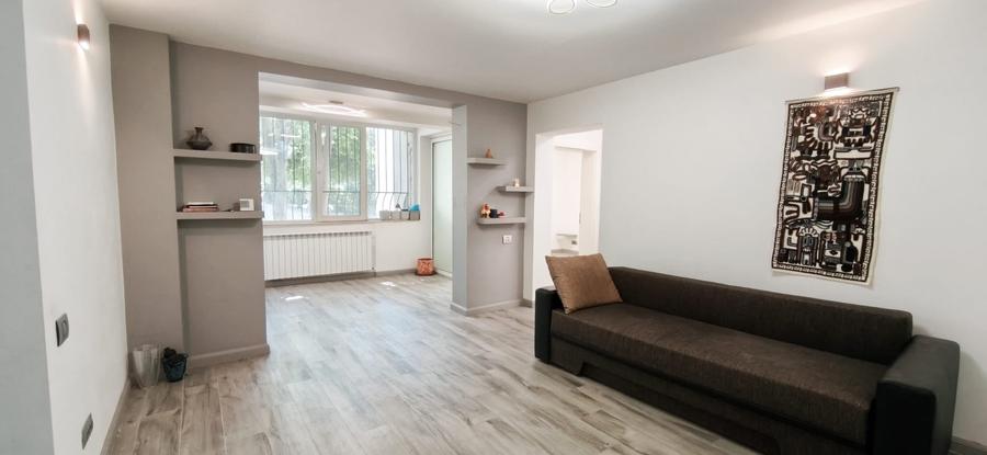Apartament cu 3 camere semidecomandat în Tomis II