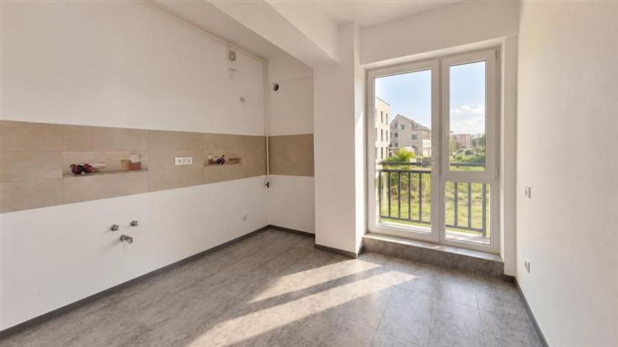 Apartament cu 2 camere decomandat în Tractorul