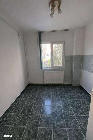 Apartament cu 3 camere decomandat în Exterior Vest