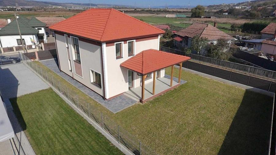 Casă cu 4 camere în Apahida