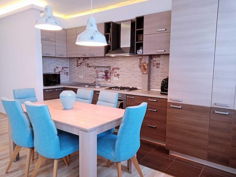 Apartament cu 3 camere decomandat în Podgoria