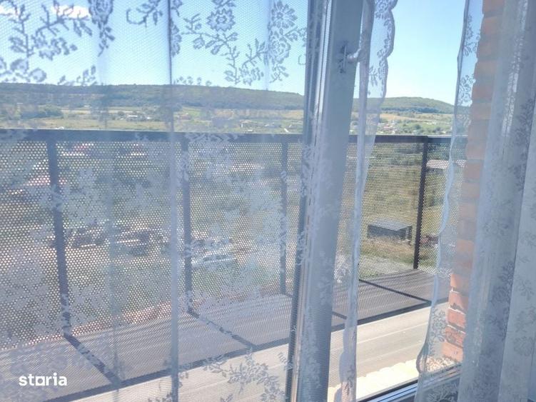 Apartament cu 3 camere decomandat în Chinteni