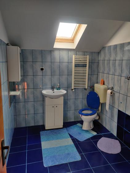 Casă individuală cu 7 camere cu Canalizare în Vatra Luminoasă