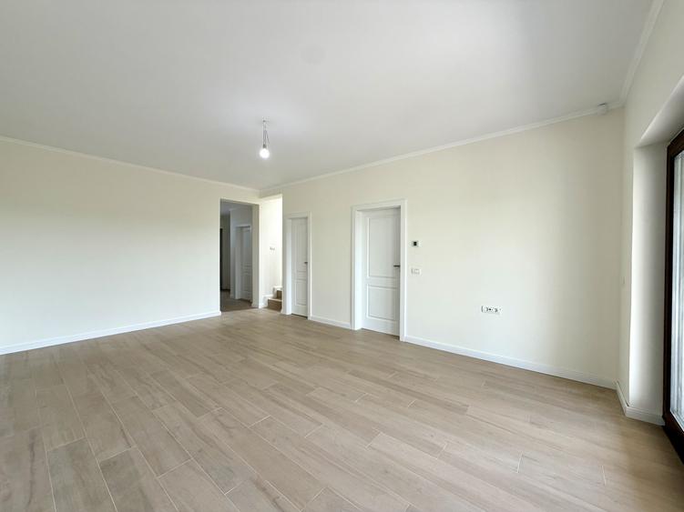 Duplex cu 5 camere cu Canalizare în Dumbrăvița