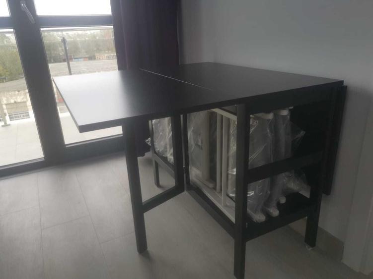 Garsonieră decomandată în Titan