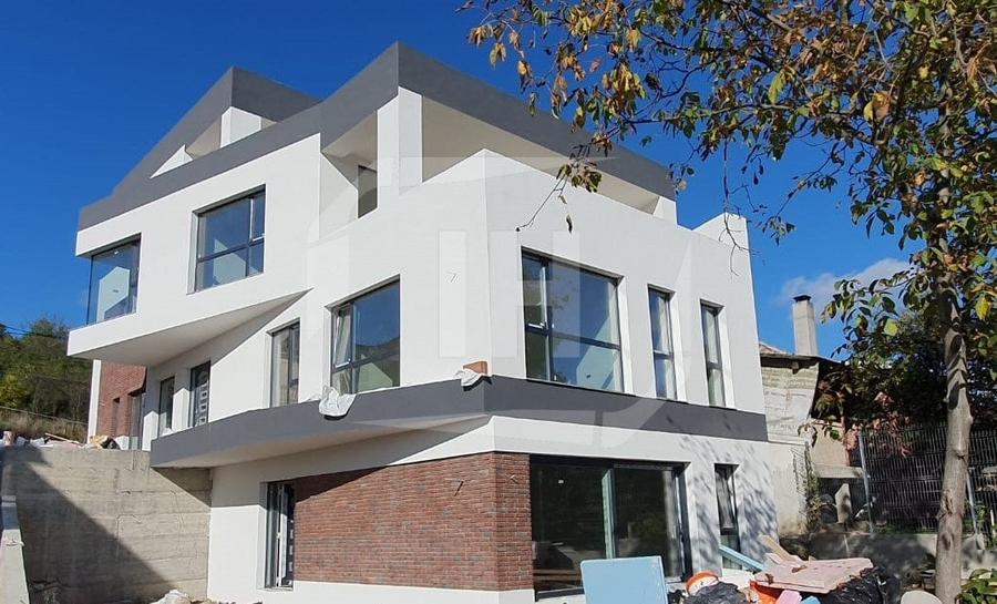 Duplex cu 5 camere cu Canalizare în Dâmbul Rotund