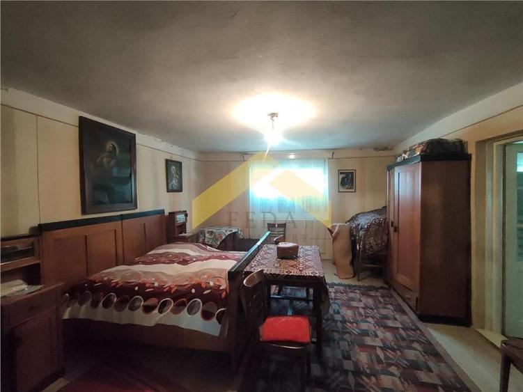 Casă individuală cu 3 camere cu Teren 2215 Mp în Ghioroc