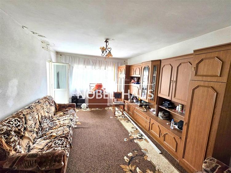 Apartament cu 3 camere decomandat în Est