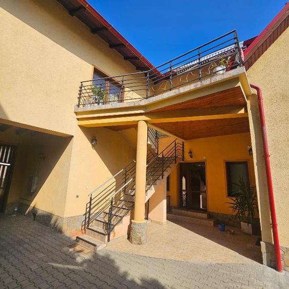 Casă individuală cu 7 camere cu Teren 1723 Mp în Hărman