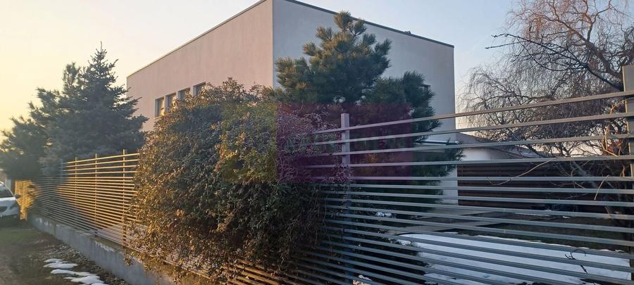 Casă individuală cu 6 camere cu Canalizare în Săbăreni