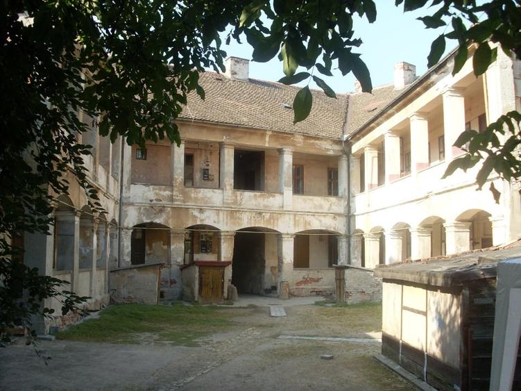 Casă individuală cu 5 camere cu Canalizare în Boul Roșu