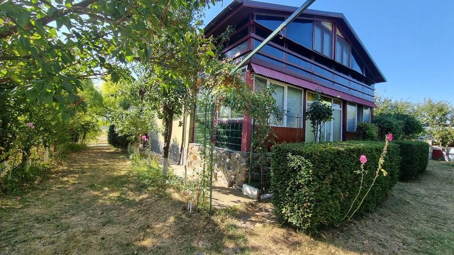 Casă individuală cu 8 camere cu Teren 1000 Mp în Sud-Est