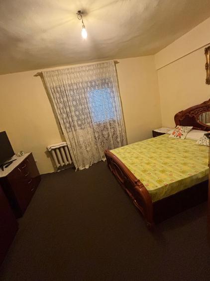 Apartament cu 3 camere semidecomandat în Exterior Vest