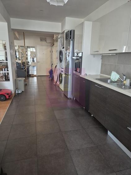 Apartament cu 3 camere decomandat în Dudești