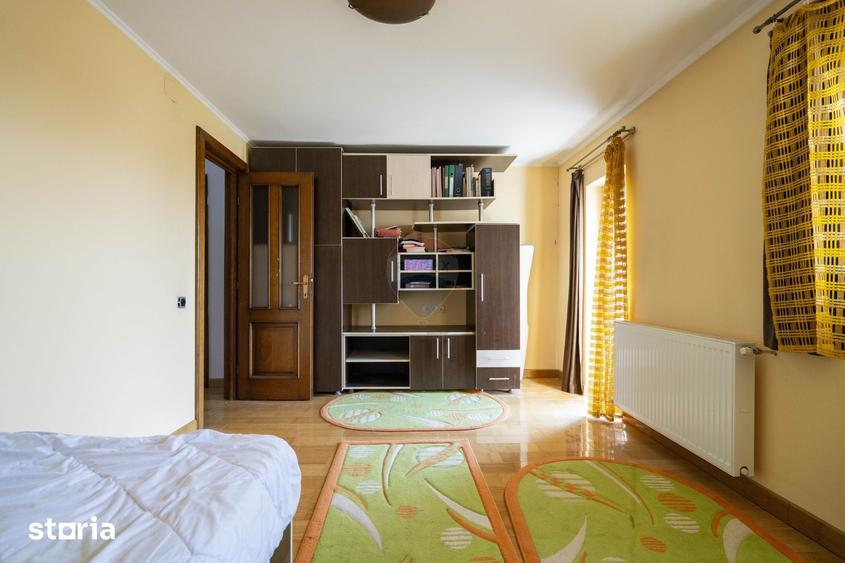 Casă cu 6 camere cu Teren 501 Mp în Sântandrei