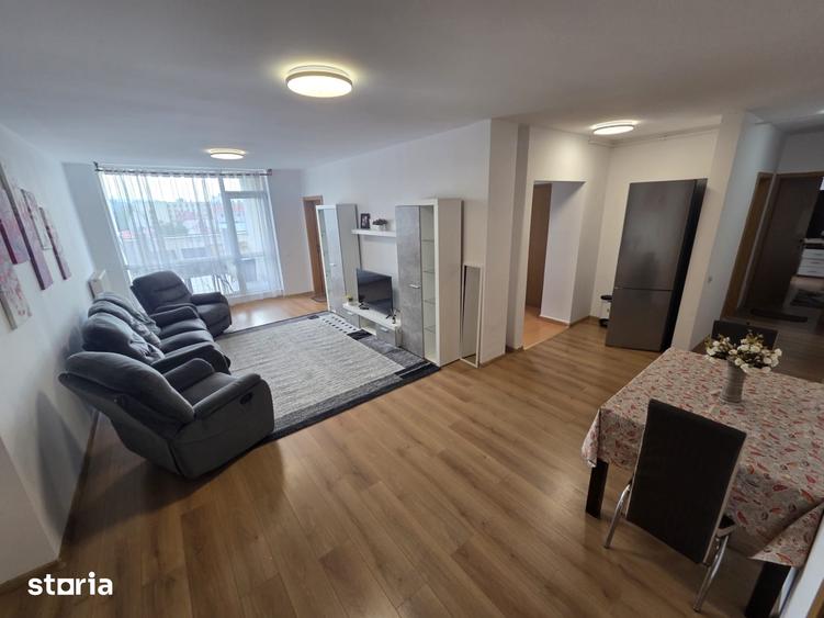 Apartament cu 4 camere semidecomandat în Central