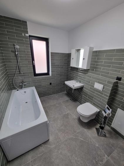 Casă cu 4 camere cu Teren 400 Mp în Dosu Bricii