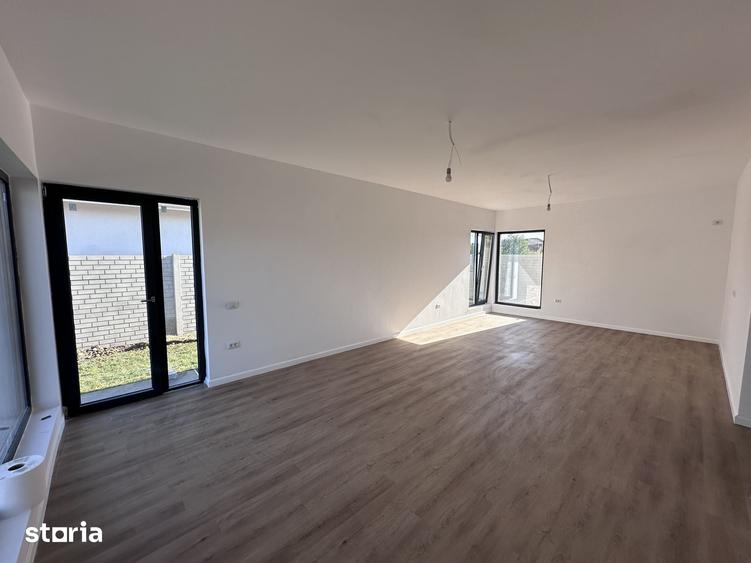 Casă cu 4 camere cu Teren 400 Mp în Domnești