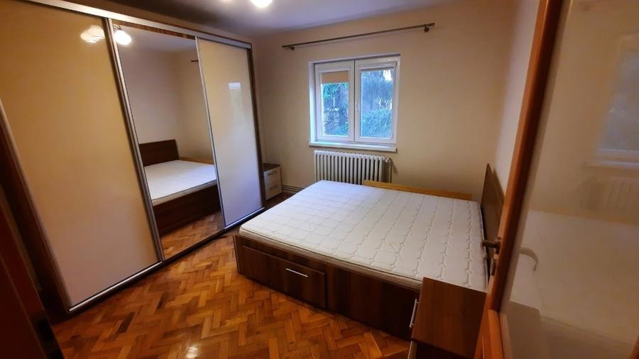 Apartament cu 3 camere decomandat, mobilat în Cetate