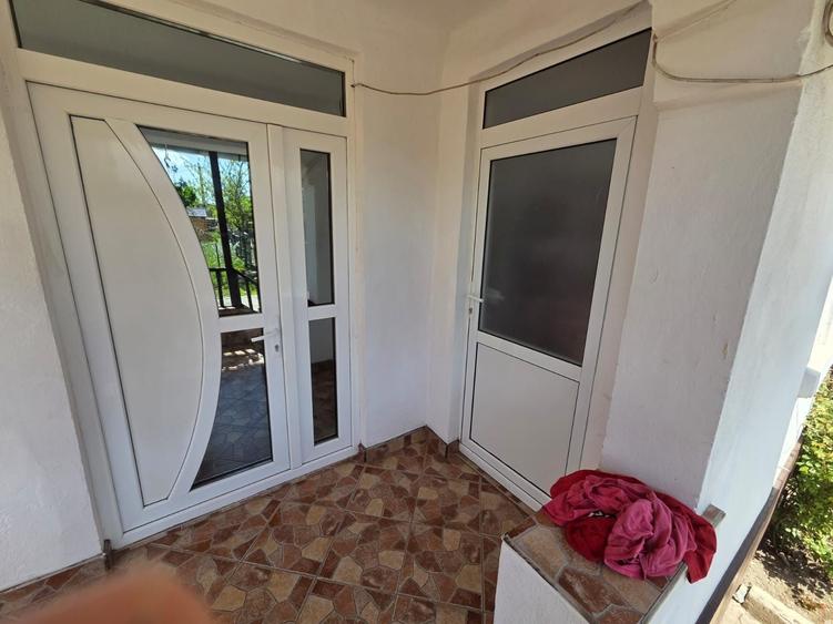 Casă cu 4 camere în Stănești