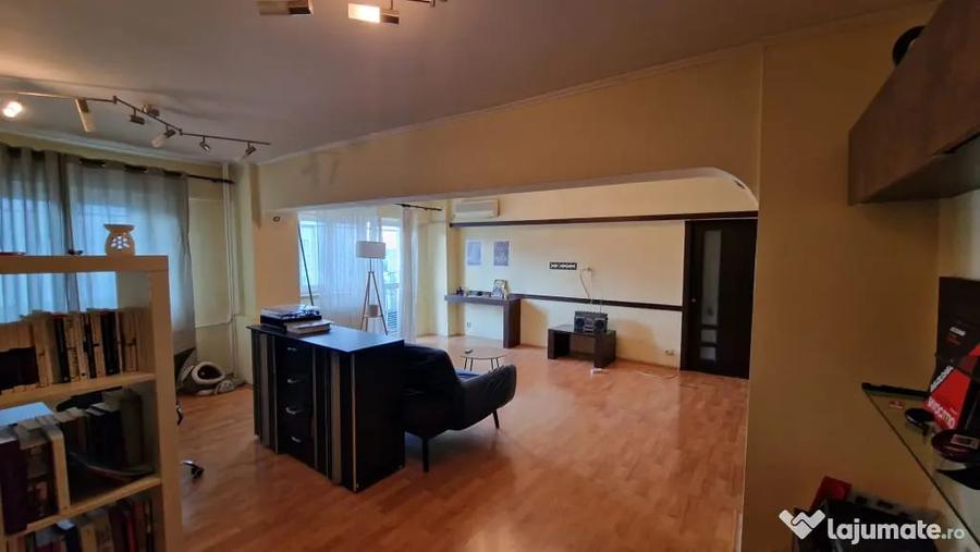 Apartament cu 3 camere semidecomandat în 13 Septembrie